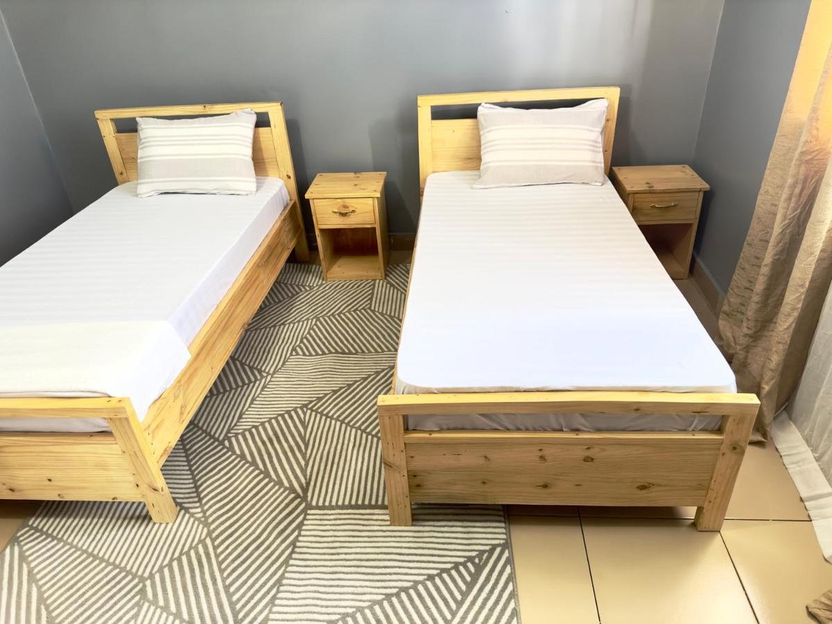 Sally'S Home-Near Jnia Airport Дар ес Саалам Екстериор снимка