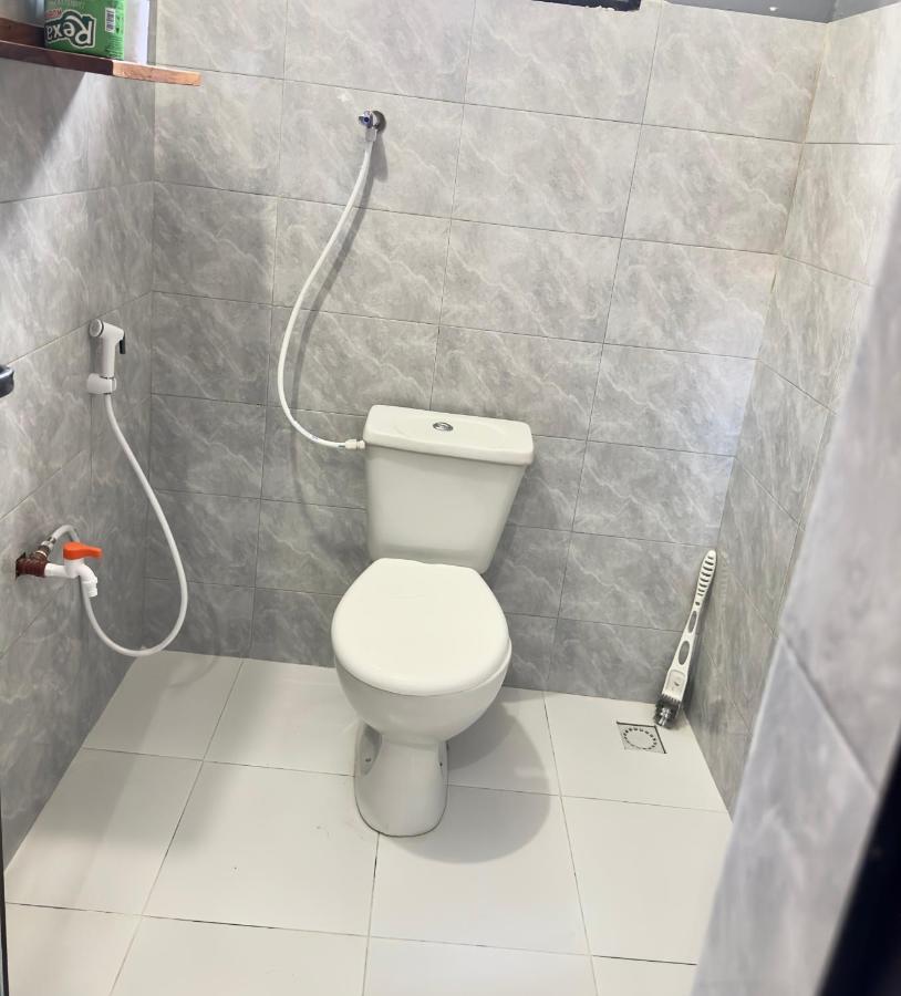 Sally'S Home-Near Jnia Airport Дар ес Саалам Екстериор снимка